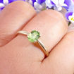 Gullring i gult gull 14 kt med peridot - BUR585887